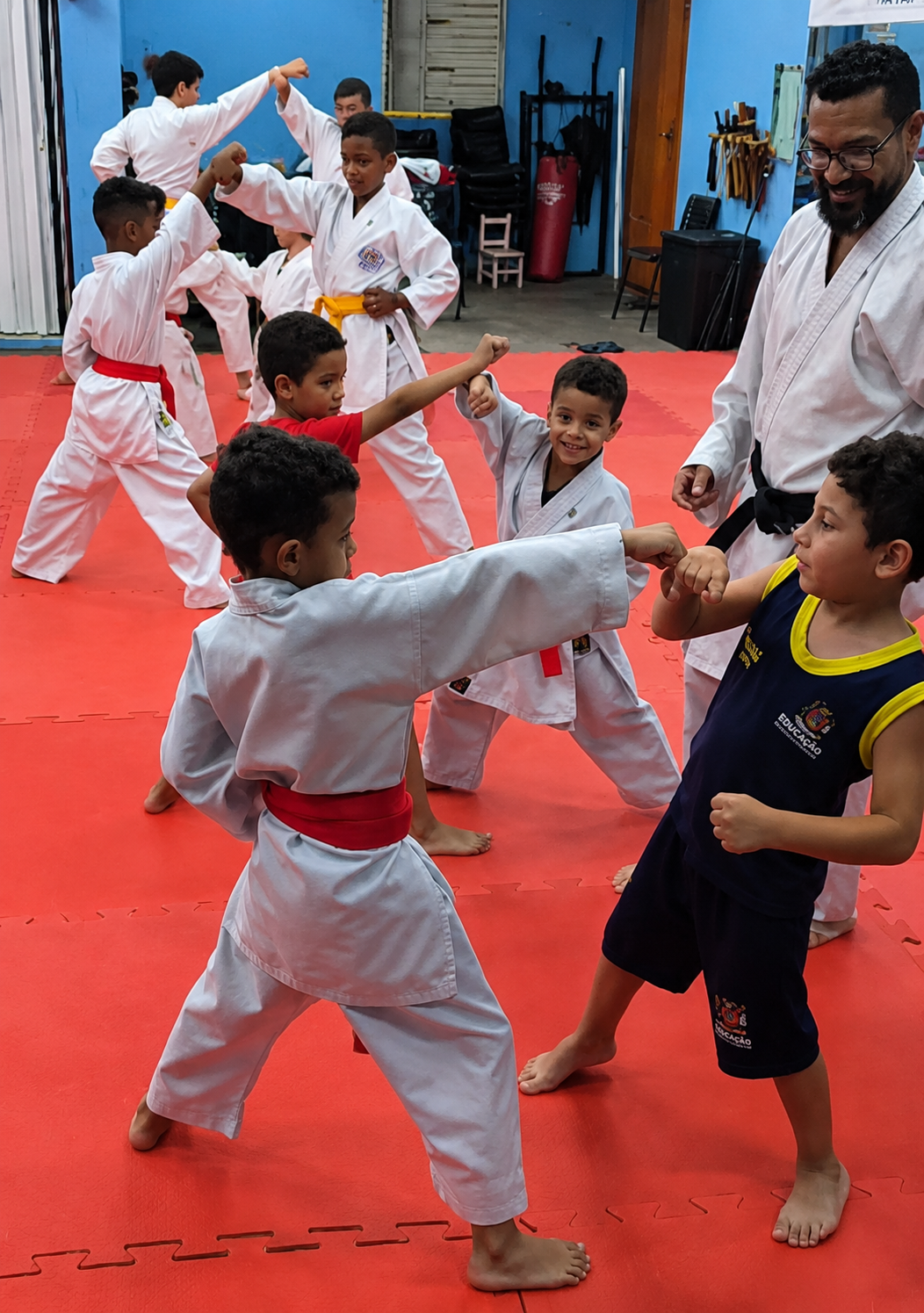 Aluno infantil em treino no Studio Nakaipon