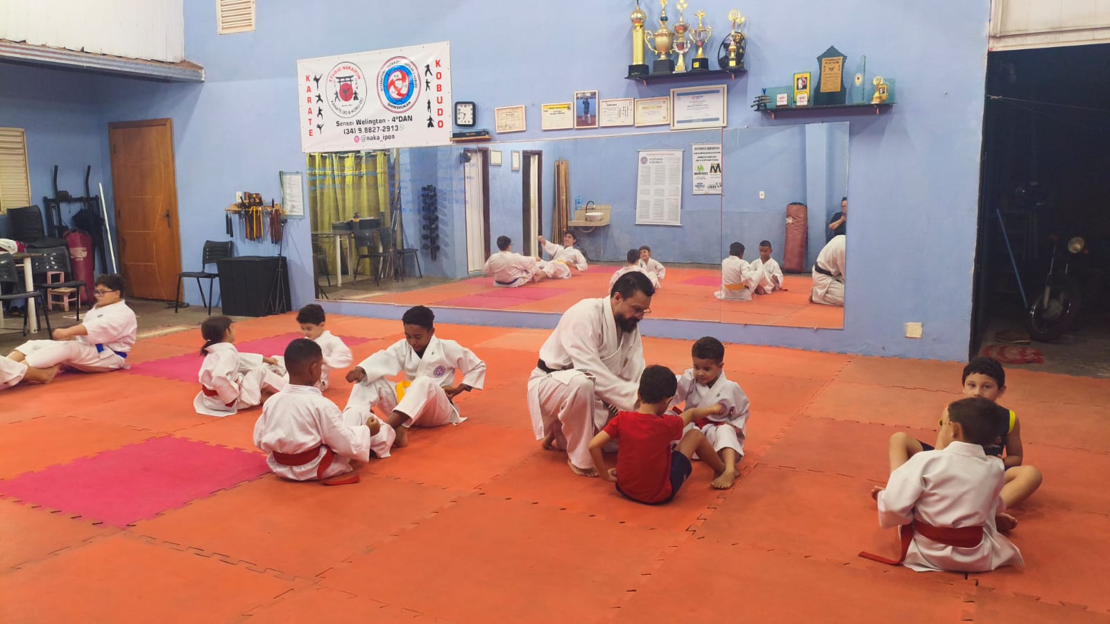Turma infantil em treino no Studio Nakaipon