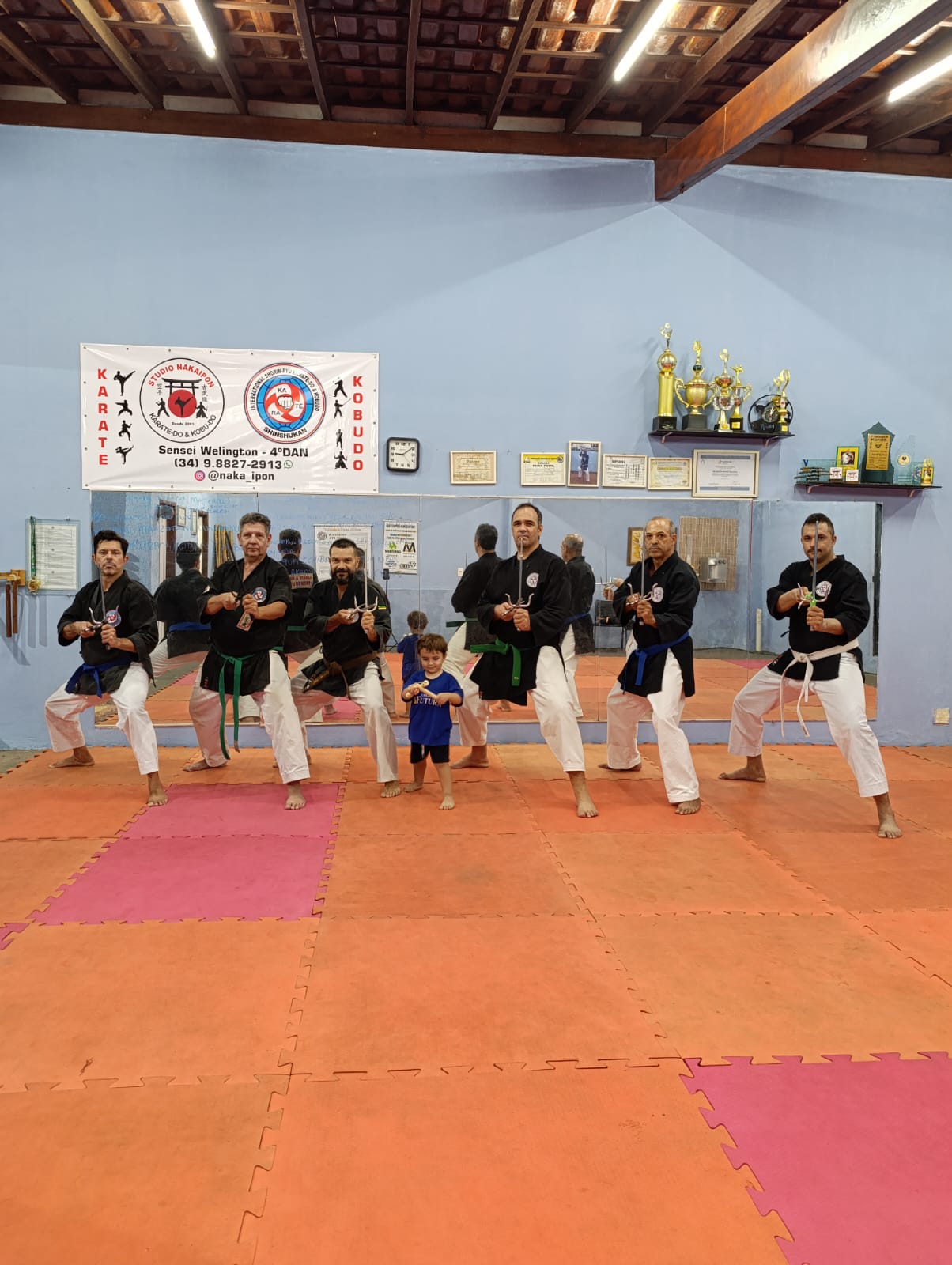 Treino de Kobudo com armas tradicionais no Studio Nakaipon