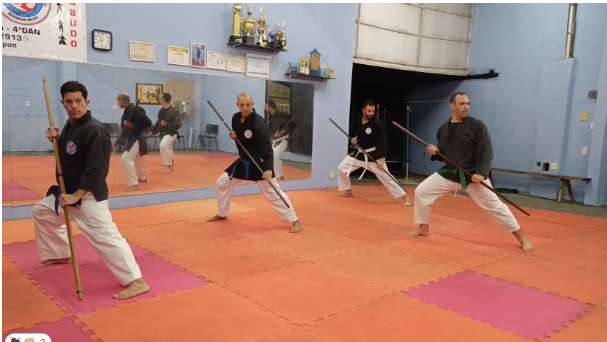 Praticante de Kobudo no Studio Nakaipon